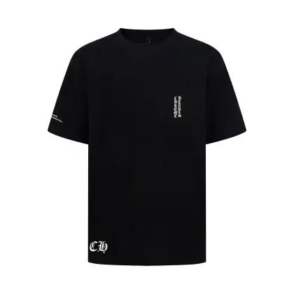 Chrome Hearts 克罗心梵文大十字架短袖T恤 原版开发,面料采用26织220克全棉材质,磨毛处理 上身亲肤,印花采用高温油墨印花工艺,印花面积颜色极为复杂,整体走线平直细腻,面料舒适柔软,颜色一致无色差,能与同款搭配营造时尚造型,驾驭各种场合,定制辅料,三标齐全,男女同款. 颜色:黑色 白色
